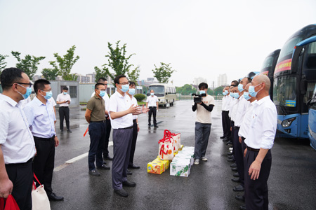 市總工會(huì)慰問01.jpg